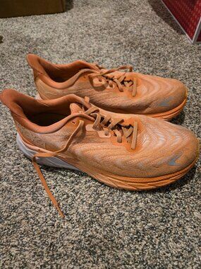 Hoka Arahi Running Shoes Fiesta Amber 9.5B